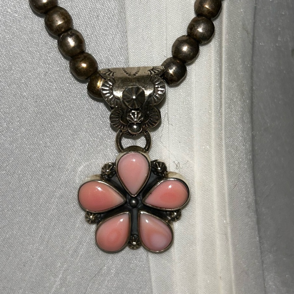 Native American Navajo Pink Conch Queen shell flower pendent
Zia